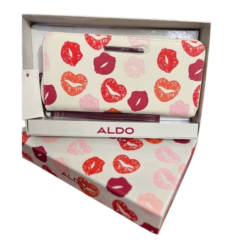 ALDO 💋NWT💋Women's Cream with Kiss Print Wallet/Wristlet
